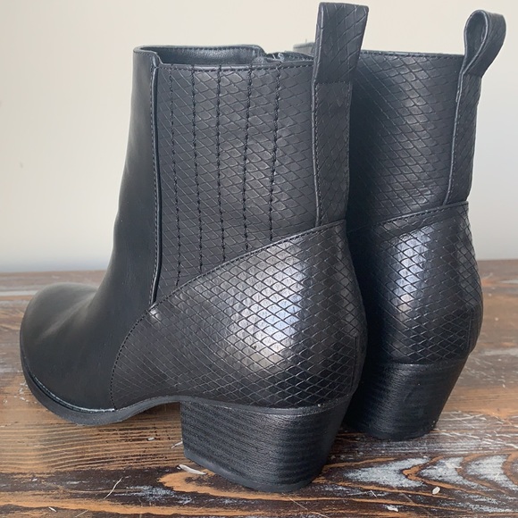 CL by Laundry Pointed Toe Ankle Boots - Picture 4 of 9